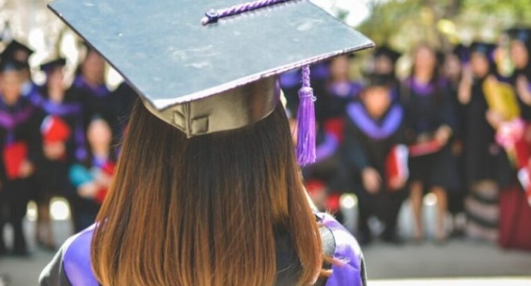 &ldquo;Qonşuya görə universitetə girir, sonra da deyir diplomumu toz basır&rdquo;