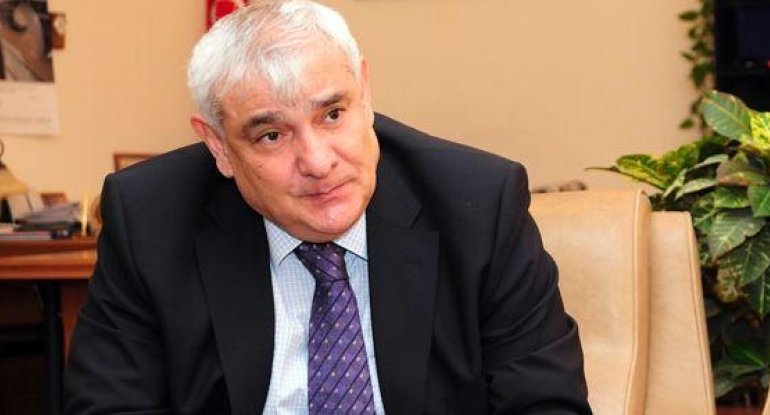 "3 nəfərin başqa dildə danışması ilə dilimiz əldən gedəcəksə, dünəndən getsə yaxşıdır" - Kamal Abdulla