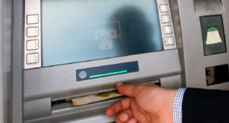 13-cü dəfə həbs edildi - Bu dəfə bankomat qarşısında insanları aldadıb