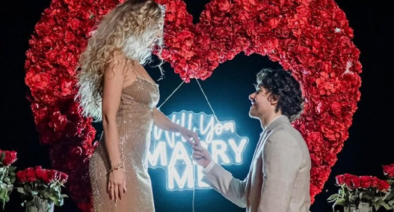 Türkiyə millisinin üzvündən romantik evlilik təklifi - Foto