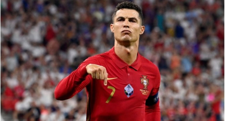 Ronaldo Ginnesin Rekordlar kitabına düşüb - FOTO