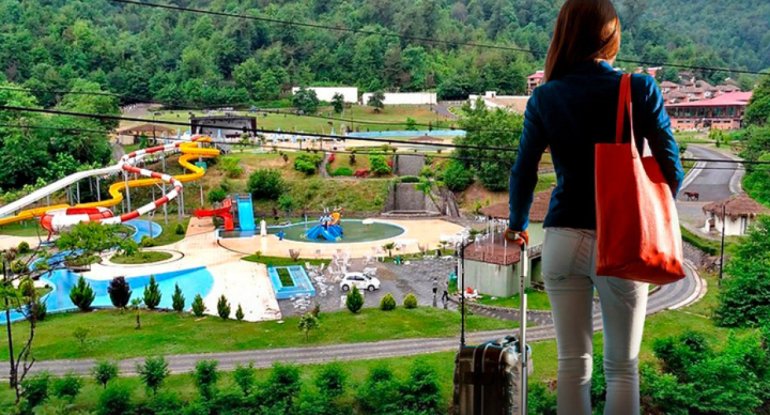 Azərbaycana gələn turistlərin sayı niyə azalıb?