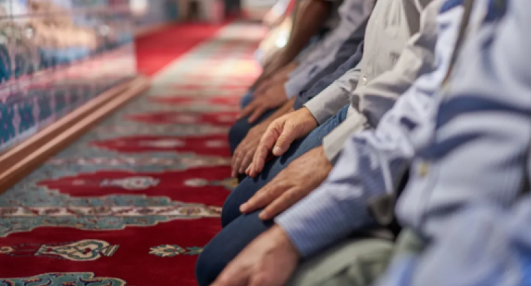 Məscidlərdə Ramazan münasibətilə bayram namazı qılındı