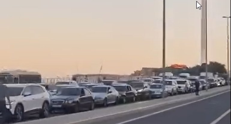 Bakı sıxıldı, yolları tıxandı - VİDEO