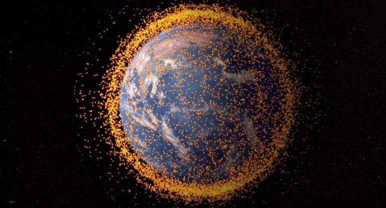 Alimlər: Kosmik zibil səbəbindən orbital çöküş yaxınlaşır