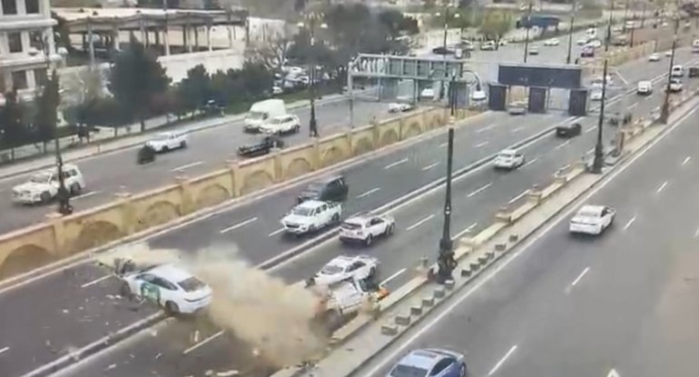 Heydər Əliyev prospektində baş verən qəza ilə bağlı polis araşdırma aparır&nbsp;