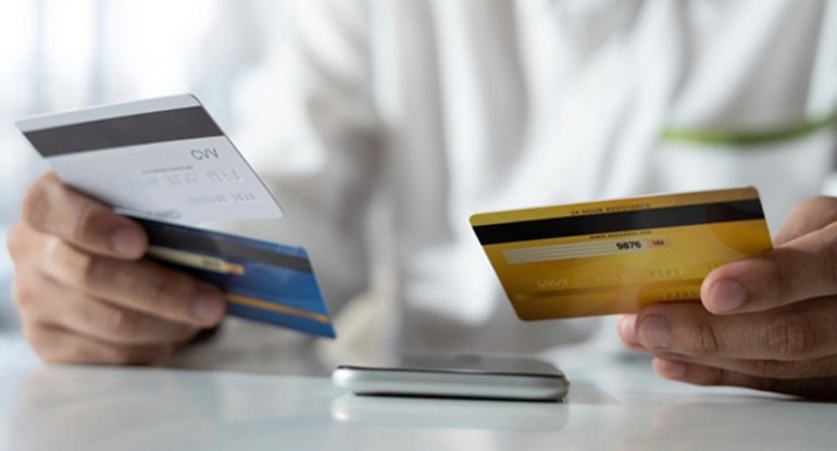 Bank kartlarından 15 min manatdan çox pul oğurlandı