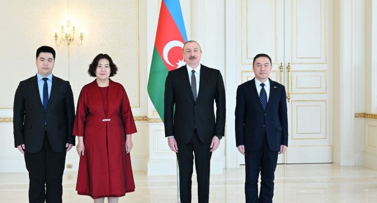 İlham Əliyev yeni səfirin etimadnaməsini qəbul edib