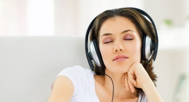 İş yerində hansı musiqiyə qulaq asmaq faydalıdır? - Alimlər açıqladı