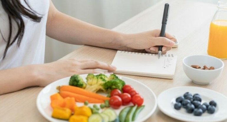 Daha bir mif dağıdıldı: Xolesterolu azaldan xüsusi pəhriz yoxdur!