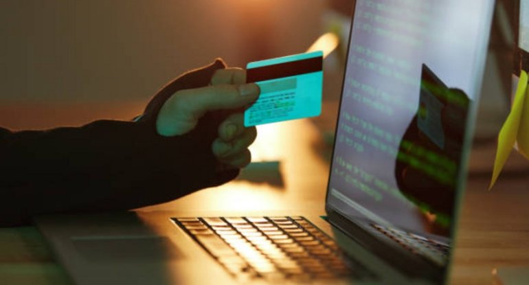 Bank kartlarından 21 min manatdan çox vəsait oğurlanıb