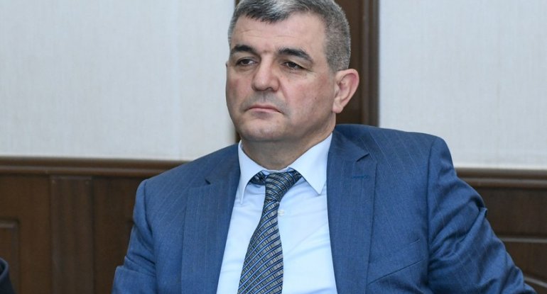 Deputat inciyib tədbiri tərk etdi: Deyir, orada otura bilərsiniz...