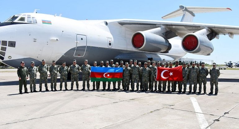 Azərbaycan hərbçiləri Türkiyəyə yola düşüb
