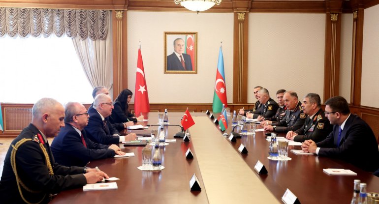 Azərbaycan və Türkiyə müdafiə nazirləri görüşüb
