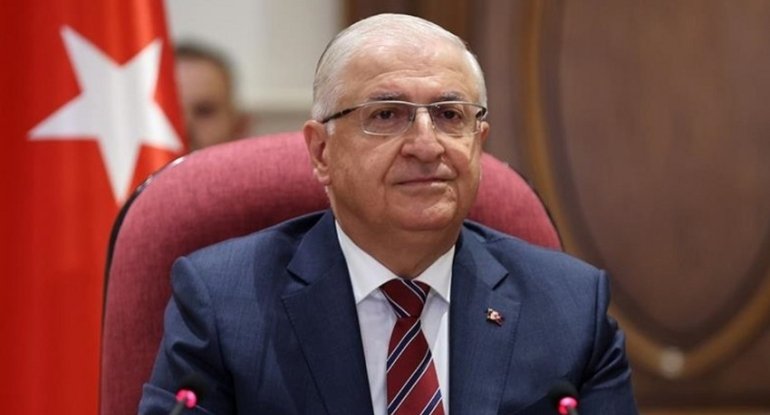 Yaşar Gülər Bakıda Zəfər parkını, Fəxri və Şəhidlər xiyabanını ziyarət edib