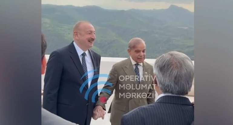 İlham Əliyev Şahbaz Şərifə Laçını tanıtdı - Səmimi görüntülər