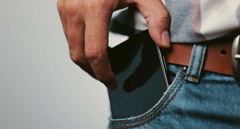Mobil telefonlar kişilərdə sonsuzluğa səbəb olur