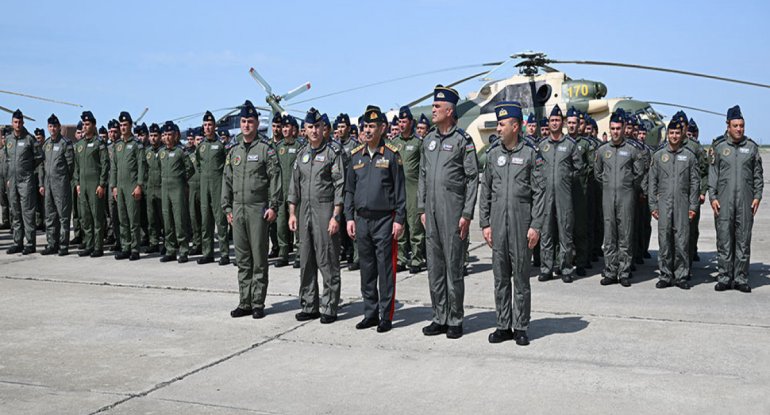 MN rəhbərliyi döyüş mövqeyində hərbi qulluqçularla görüşüb