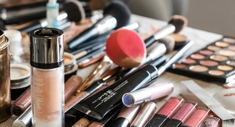 Kosmetik vasitələrin dəhşətli fəsadları üzə çıxdı: Mütəxəssisdən xəbərdarlıq