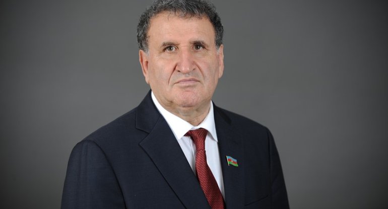İsa Həbibbəylinin aylıq maaşı təəccübləndirdi