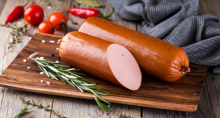 Azərbaycanda kolbasa ehtiyatı azalıb