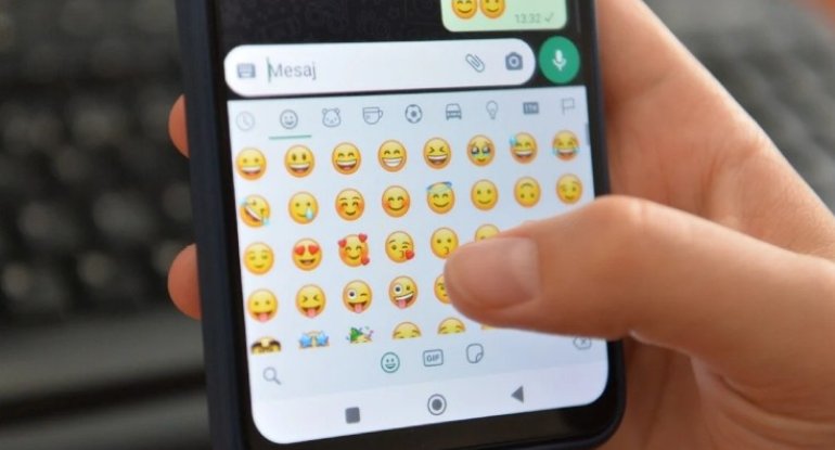 Emojilərin yazışmalarda təsiri