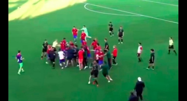 Futbol matçı kütləvi dava ilə yekunlaşdı
