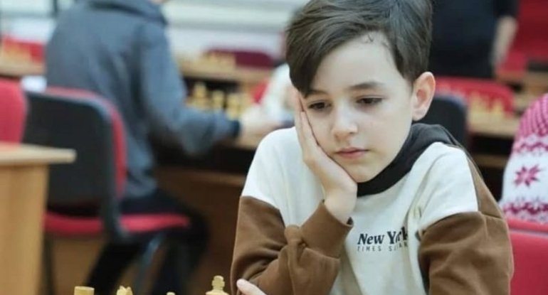 FIDE 11 yaşlı qrossmeysterə ustalığa namizəd dərəcəsi verib