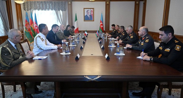 Azərbaycan müdafiə naziri İtaliyanın Baş Qərargah rəisini qəbul edib - FOTO