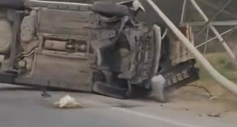 Bakı-Quba yolunda&nbsp;&ldquo;Nissan&rdquo; aşdı