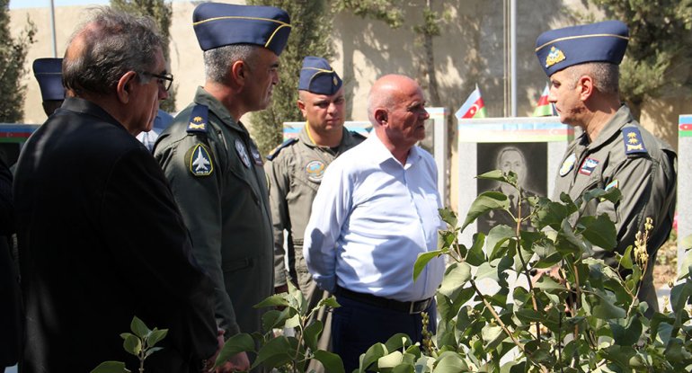 Şəhid hərbi pilot Rəşad Atakişiyevin məzarı ziyarət olunub - FOTOLAR