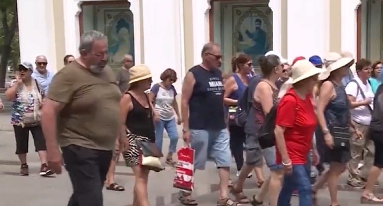 Bakıya gələn rusiyalı turistlər nələr danışdı? - VİDEO