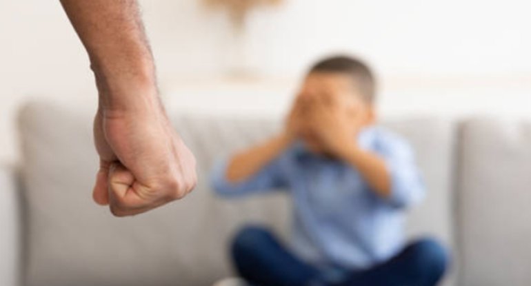 &ldquo;TikTok&rdquo;da tanış olduğu qadının uşaqlarına tərbiyə adı ilə dəhşətli işgəncələr verdi
