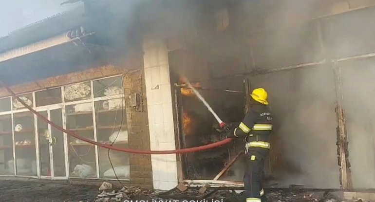 Sabirabadda mərkəzi bazarda yanğın baş verib - VİDEO