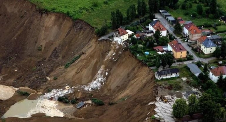 Lerikdə torpaq sürüşməsi baş verib: təhlükəli vəziyyət yarandı