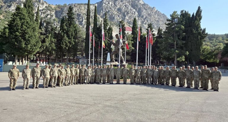 Əlahiddə Ümumqoşun Ordunun hərbçiləri Türkiyədə komando kursunda iştirak edir
