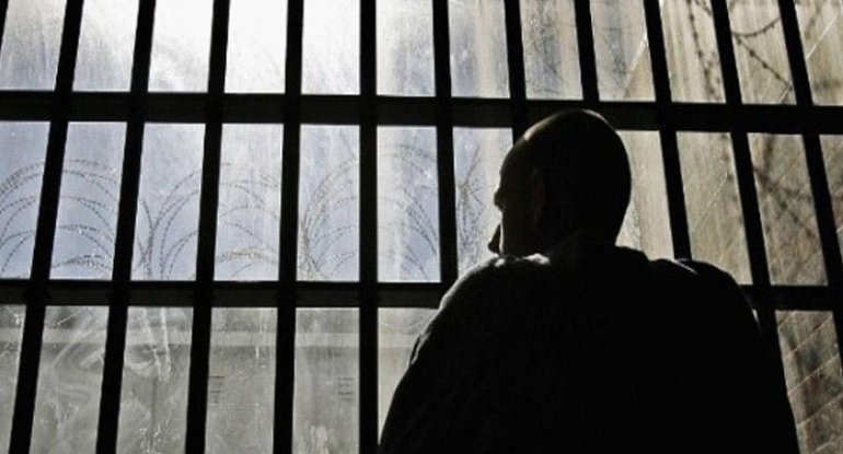 Bakıda həbsxanada məhkum mayoru döydü