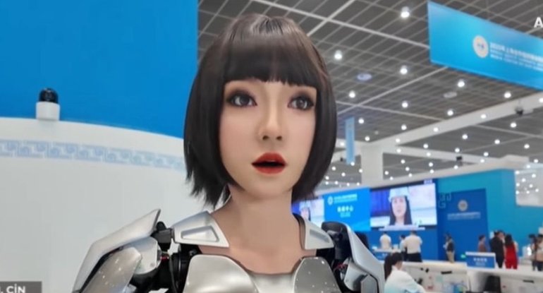 Azərbaycan teleməkanında bir ilk: AzTV süni intellektli robotdan müsahibə aldı &ndash; VİDEO