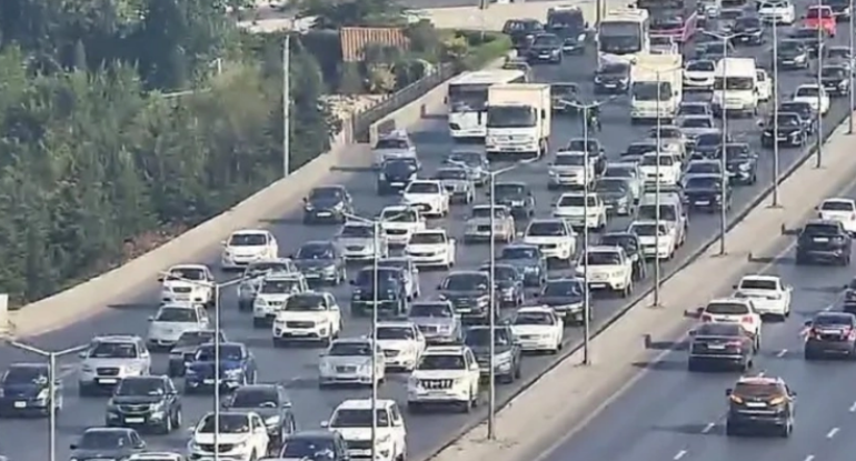 Bakı&ndash;Sumqayıt yolunda avtoqəza olub, tıxac yaranıb
