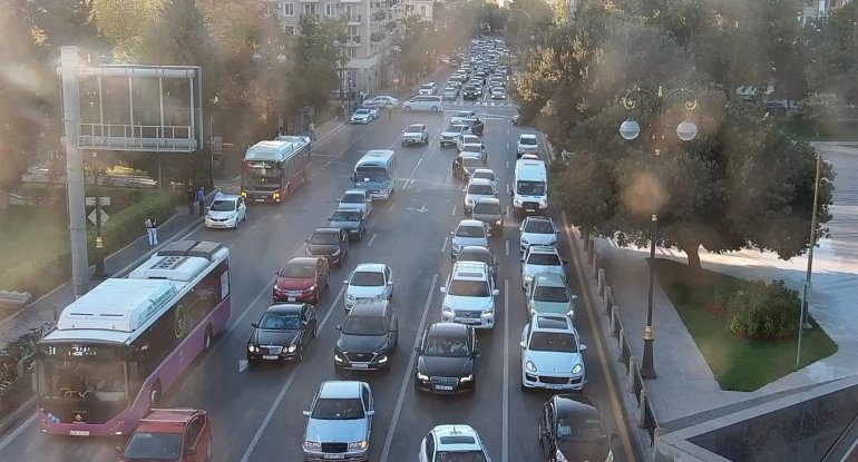 Bakı tıxacdan necə xilas ola bilər? - AÇIQLAMA