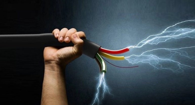 11 yaşlı oğlanı cərəyan vurub öldürdü