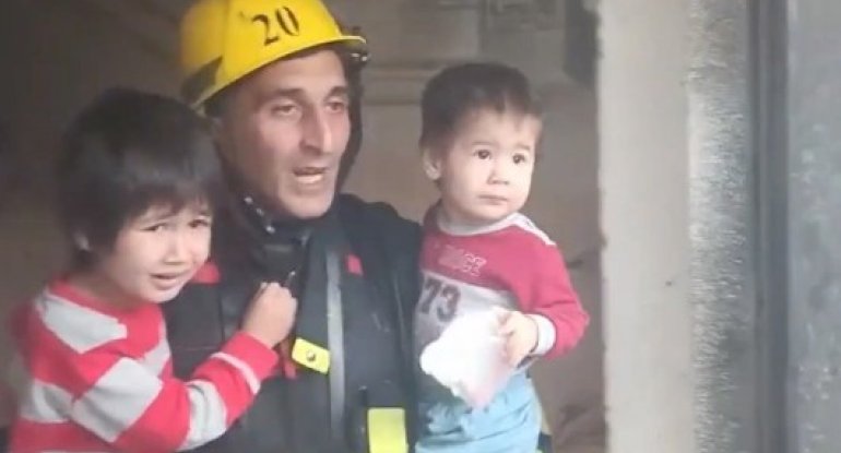 Sumqayıtda yaşayış binasında yanğın olub, sakinlər təxliyə edilib