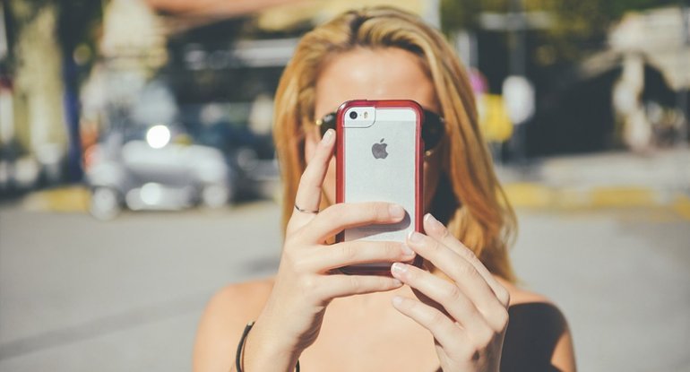 İnsanlar niyə bahalı telefonlara yönəlir: Xəstəlik, yoxsa kimlik göstəricisi?