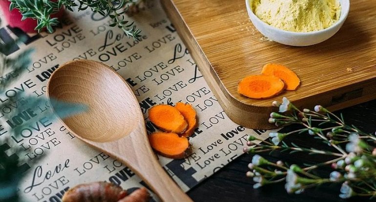 Bu ədviyyat həm beyni, həm də ürəyi qoruyur &ndash; Sarıkökün faydaları