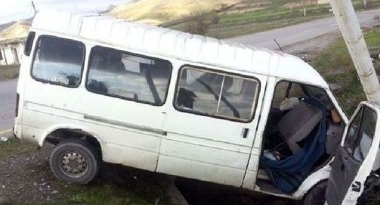 Azərbaycanda içində müəllimlərin olduğu mikroavtobus aşdı,&nbsp;20-yə yaxın yaralı - Yenilənib