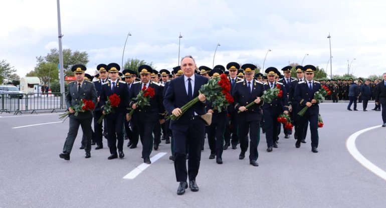 Dövlət və hökumət rəsmiləri Zəfər parkında olublar - Yenilənib