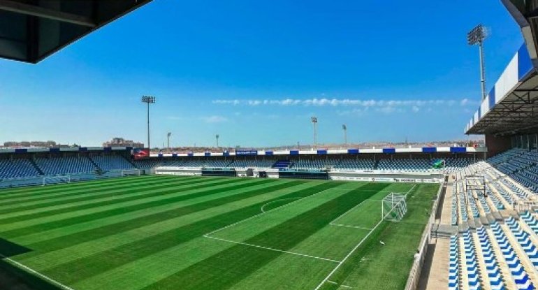 Azərbaycan liqasında kuryoz hadisə: Stadionda işıqlar söndü, oyun dayandı - FOTO