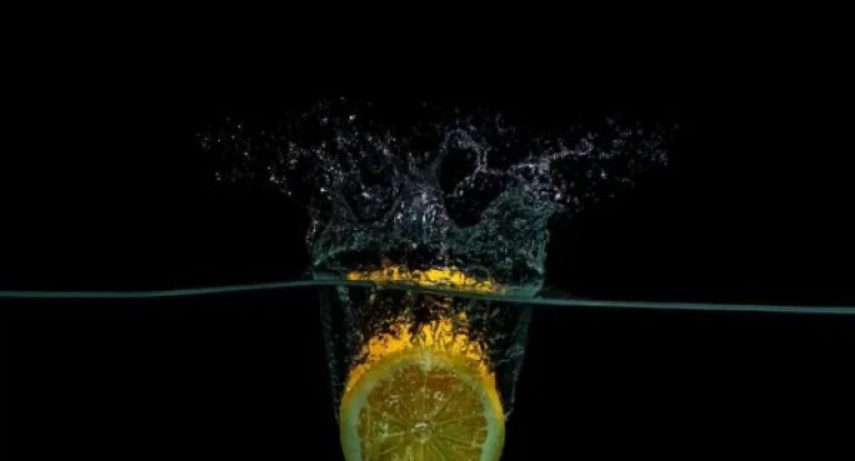 Hər gün limonlu su içsəniz nə baş verər? - 5 gözlənilməz nəticə