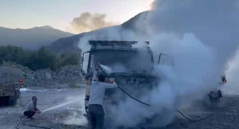Zəngilanda yük maşını alışıb yandı - Video