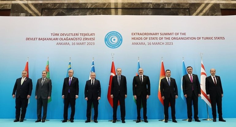Yeni qlobal gücə doğru inamlı addımlar - Şərh